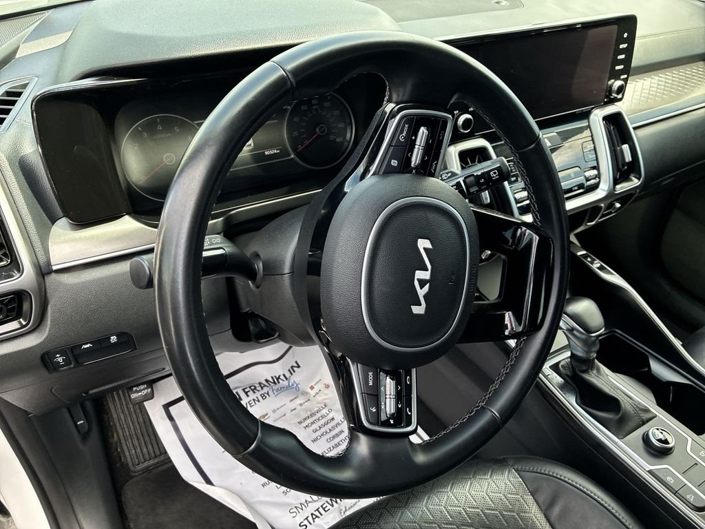 Used 2022 White Kia S image 14