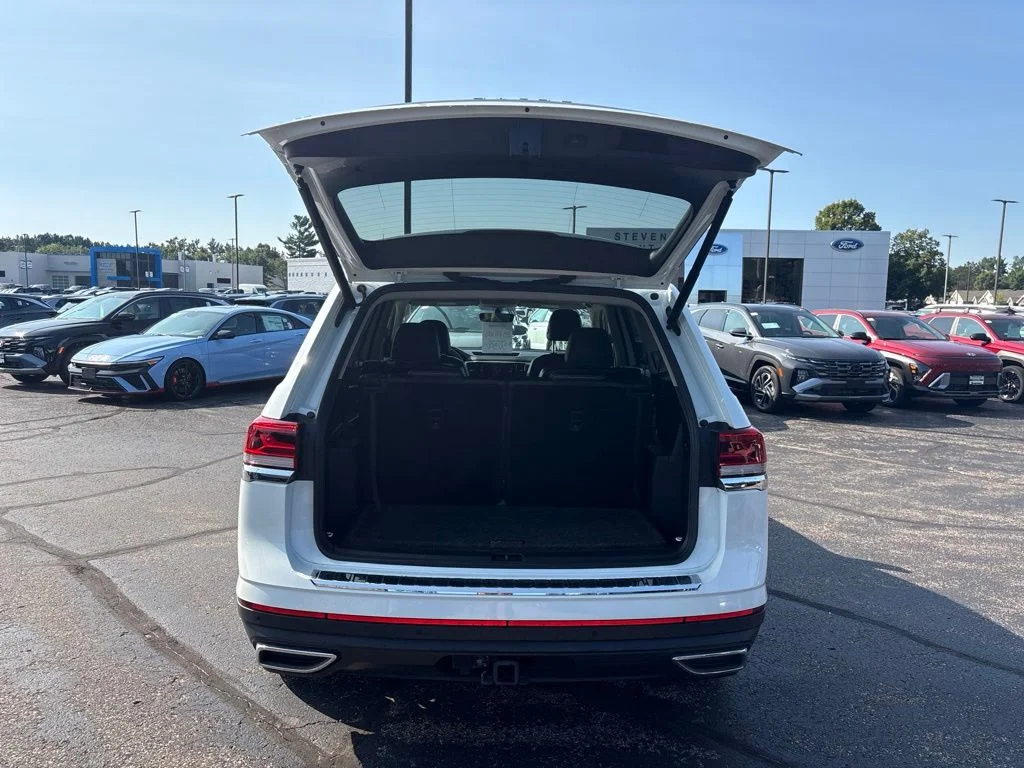 Used 2023 Pure White Volkswagen 3.6L V6 SE w/Technology image 28