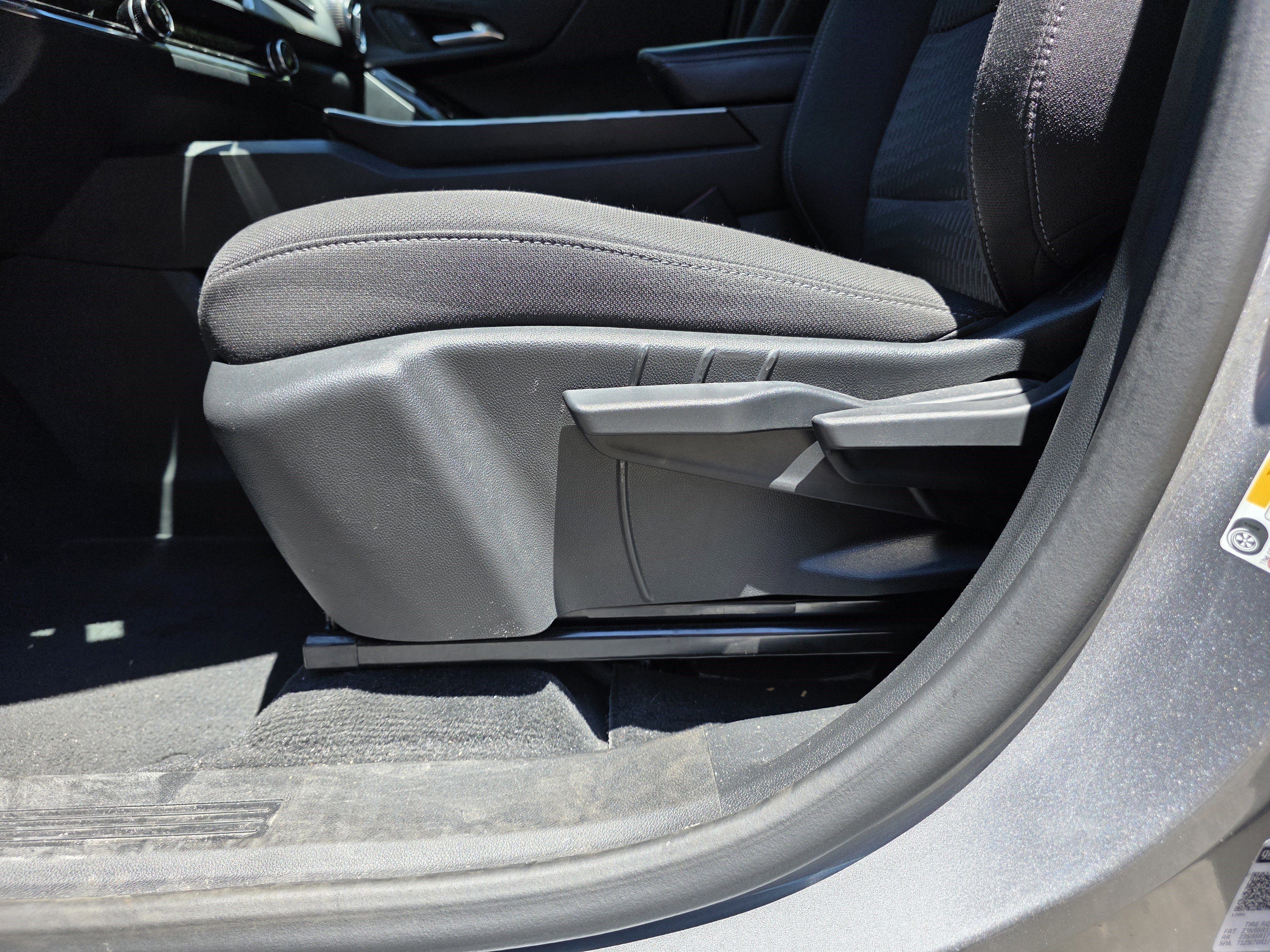 Used 2025 Sterling Gray Metallic Chevrolet FWD LT image 35