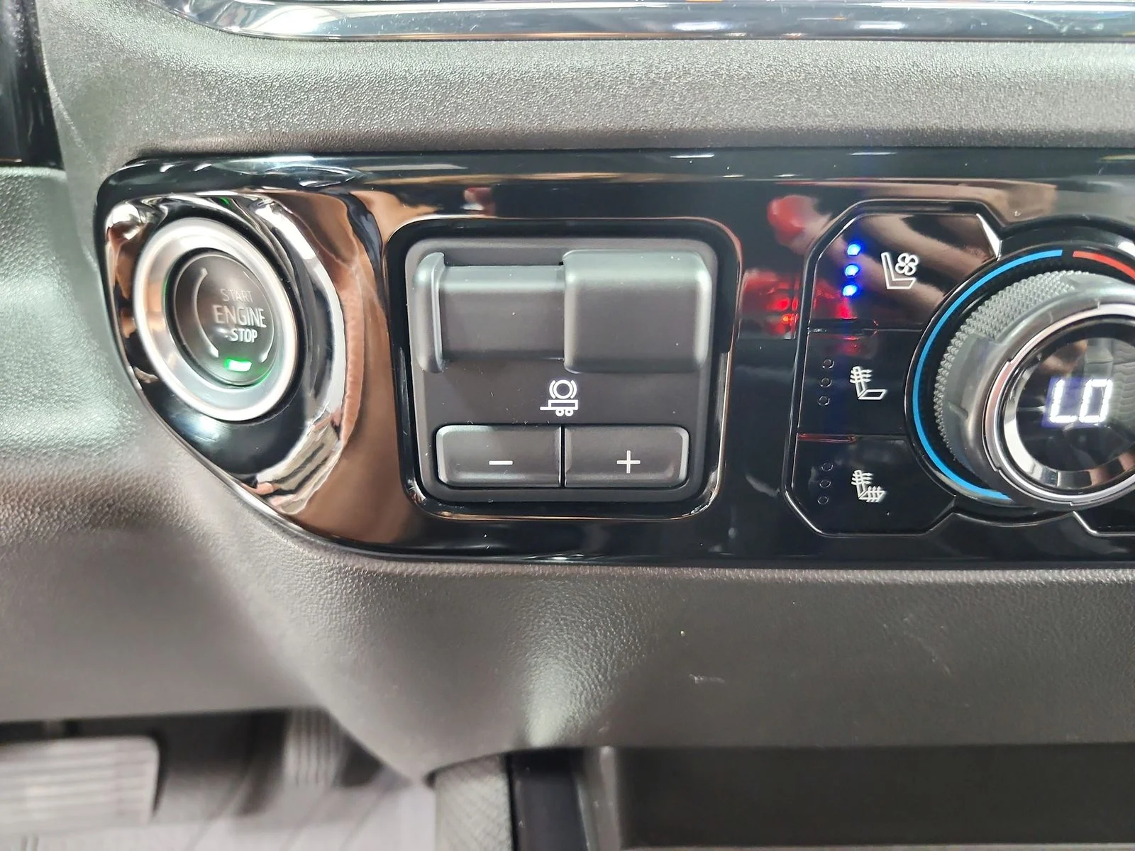 Used 2023  Chevrolet ZR2 image 34