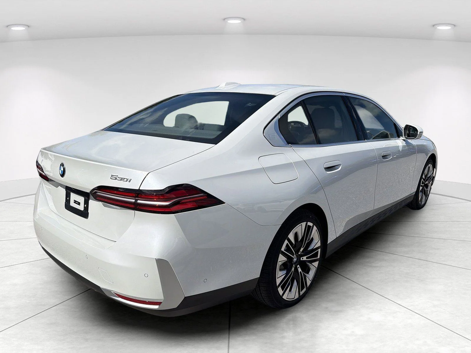 New 2027 Mineral White Metallic BMW 530i image 4
