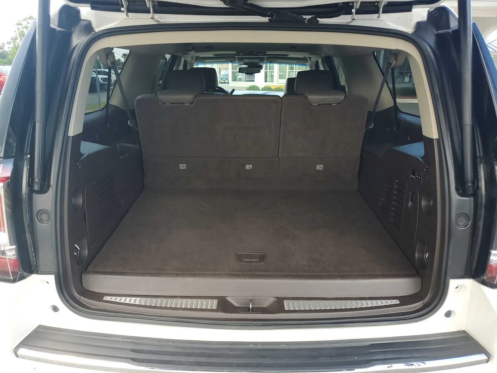 Used 2017 WHITE FROST TRICOAT GMC Denali image 5