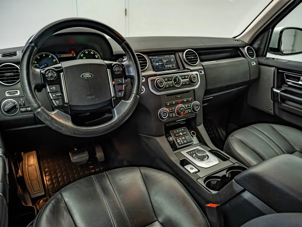 Used 2016 White Land Rover HSE image 30