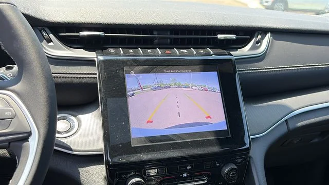 Used 2023 White Jeep Altitude image 19