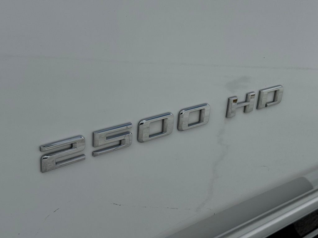 Used 2025 White Chevrolet LT image 15