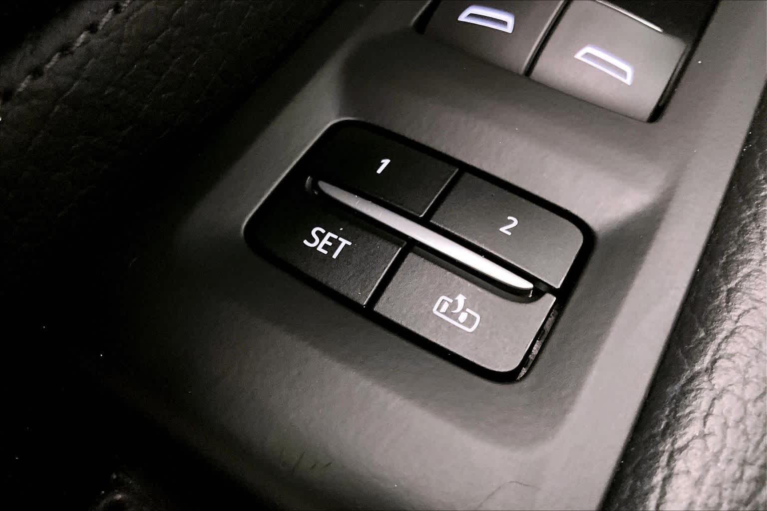 Used 2023 Onyx Black GMC Denali image 34