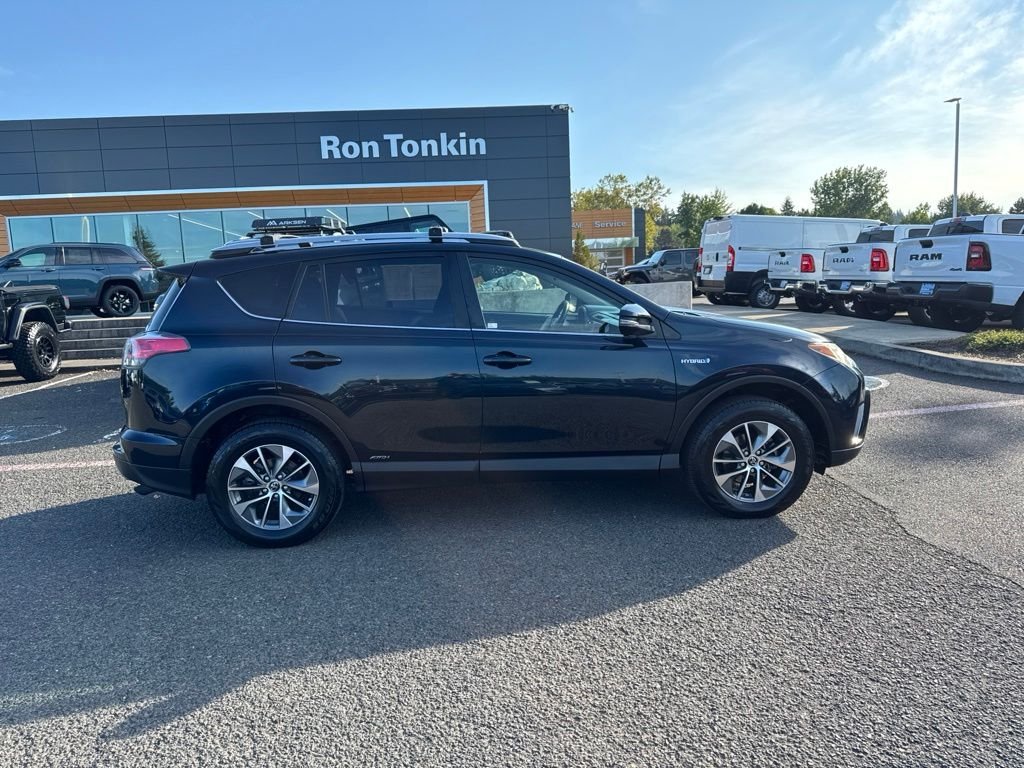 Used 2018 Aqua Toyota XLE image 9