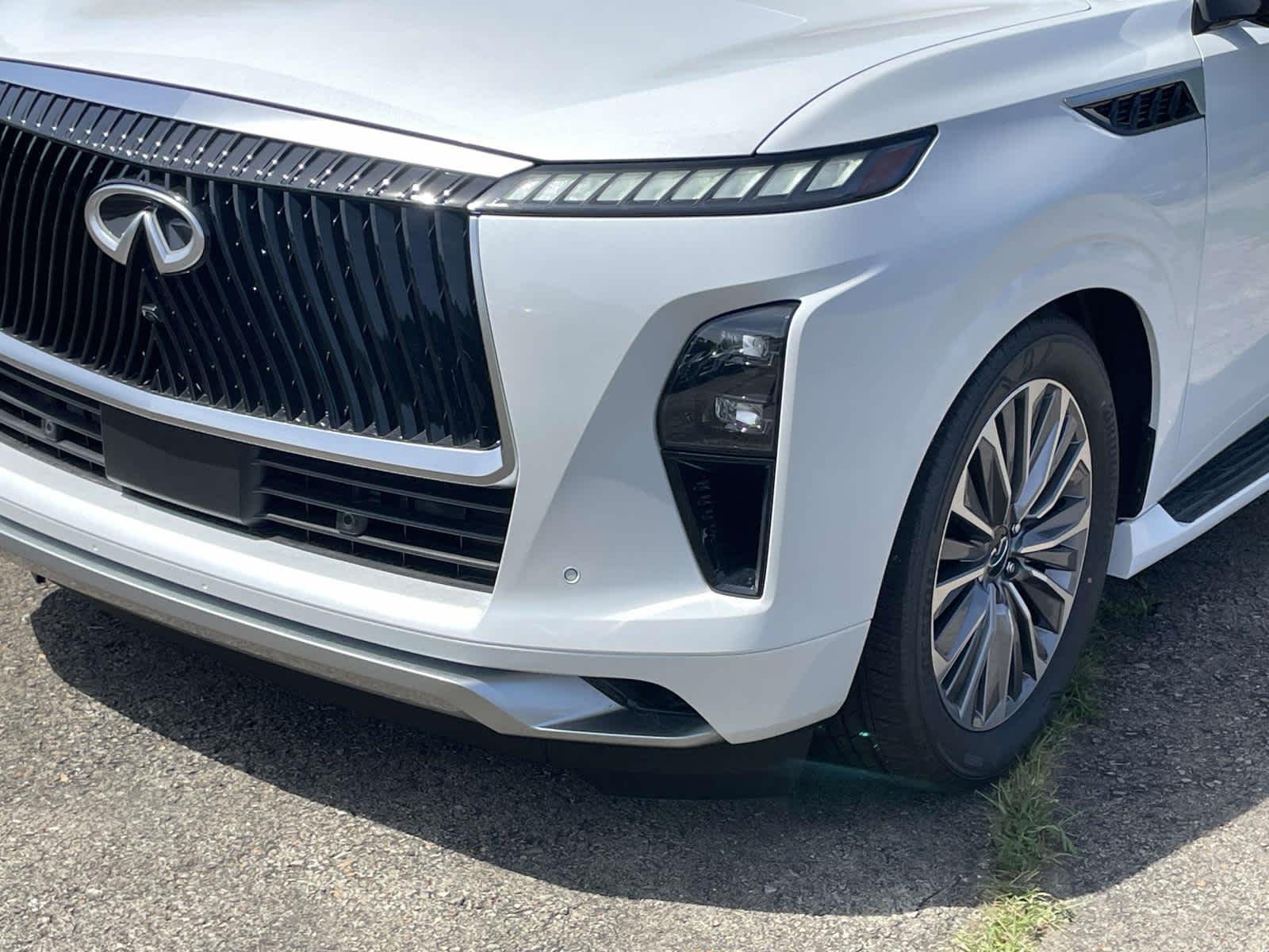New 2026 Radiant White INFINITI LUXE image 13