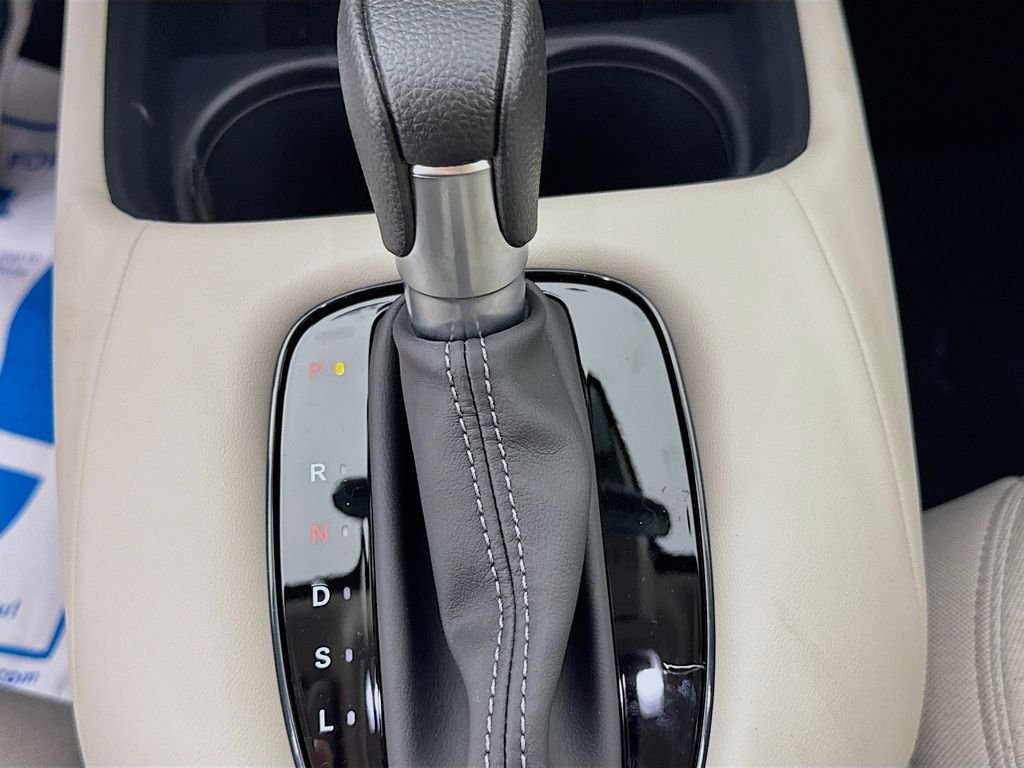 New 2027 Platinum White Pearl Honda LX image 24