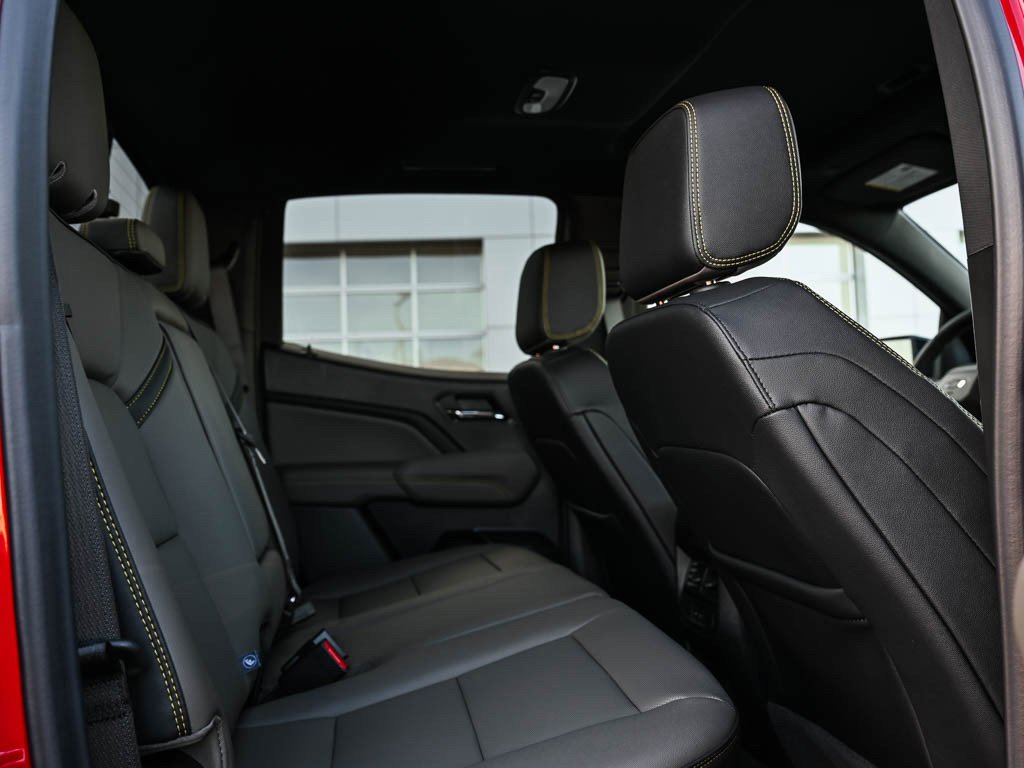 2026 Chevrolet Colorado ZR2 - Photo 9