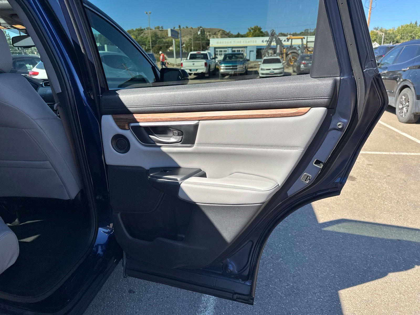 Used 2017 Blue Honda EX-L image 33