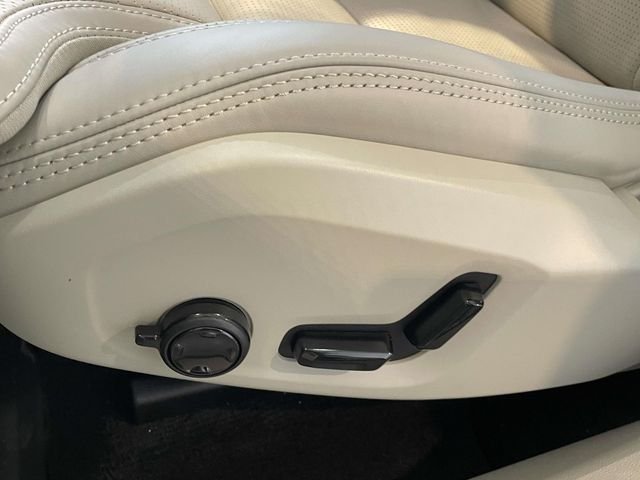 2026 Volvo XC60 Ultra - Photo 16