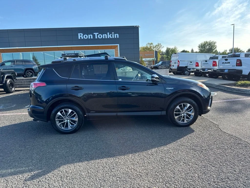 Used 2018 Aqua Toyota XLE image 9