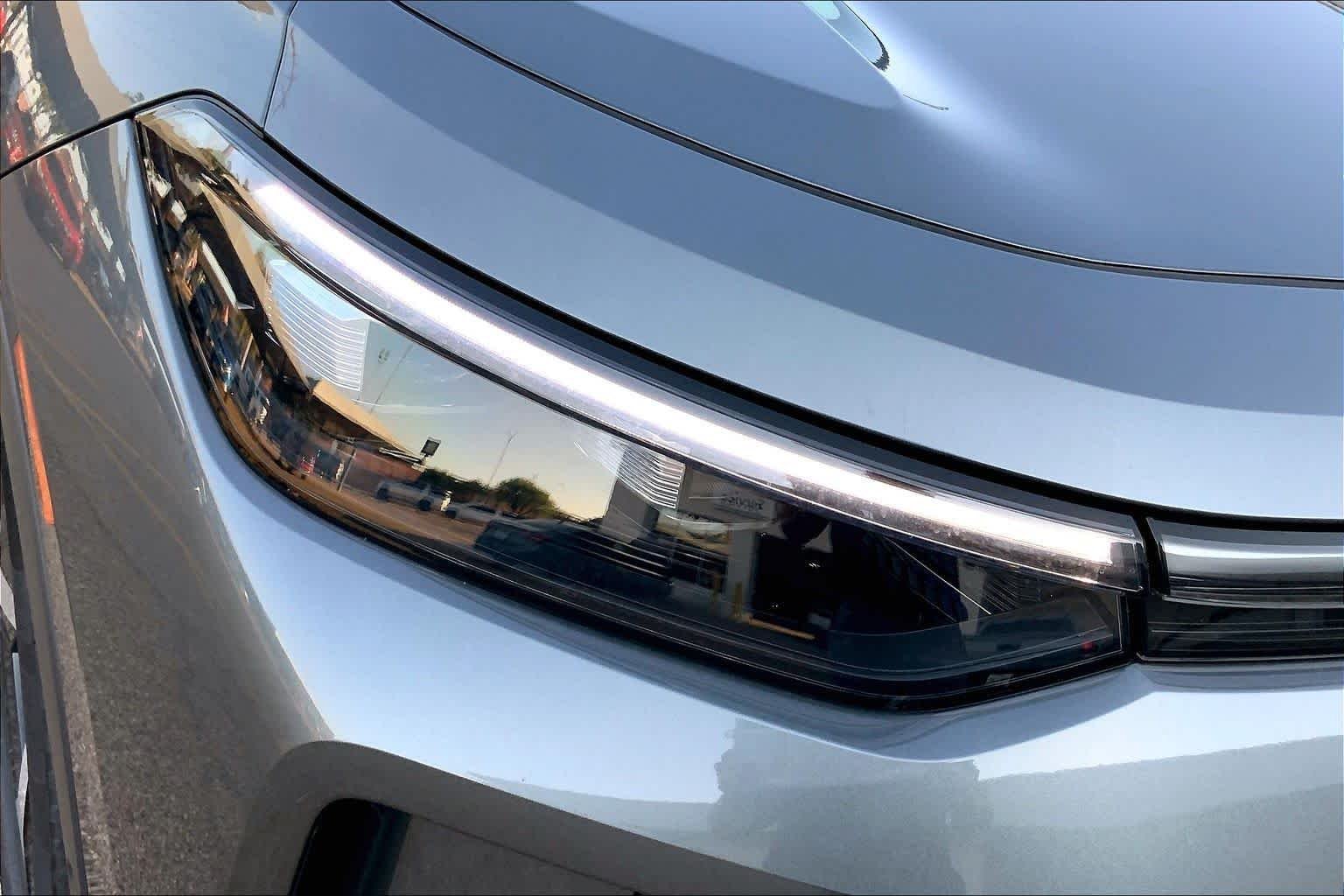 New 2026 Platinum Gray M Volkswagen SE image 13
