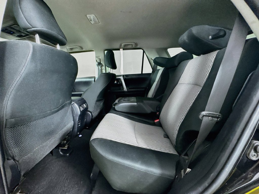 Used 2018 Midnight Black Metallic Toyota SR5 image 26