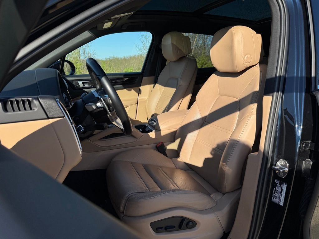 Certified Used 2023  Porsche  image 5