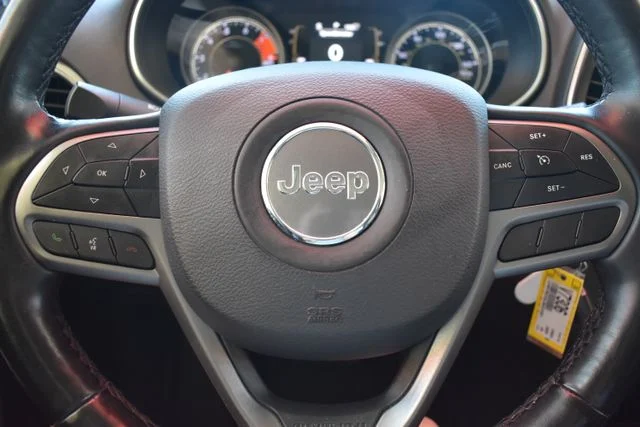 Used 2020 White Jeep Latitude image 19