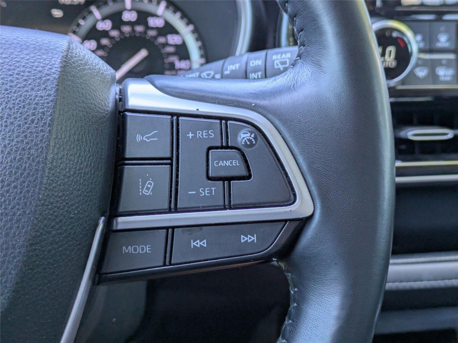 Used 2022 Wind Chill Pearl Toyota XLE image 30