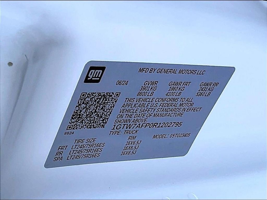 Used 2024 White GMC Work Van image 32