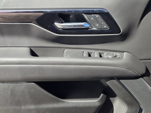 2025 Chevrolet Suburban Premier - Photo 18