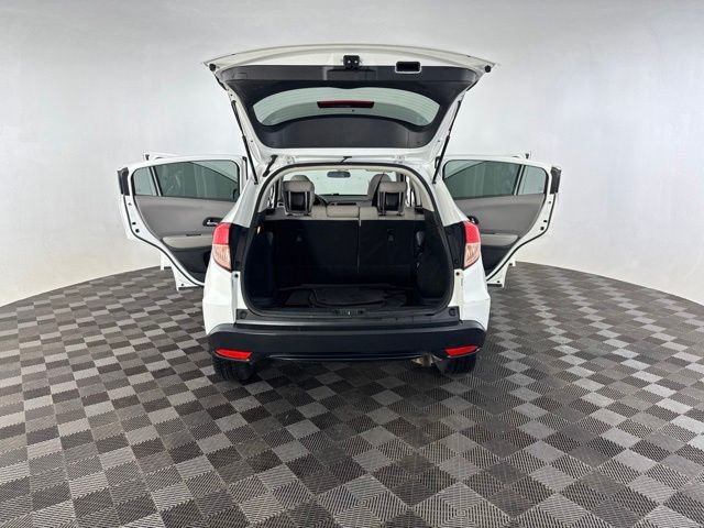Used 2018 White Honda LX image 17