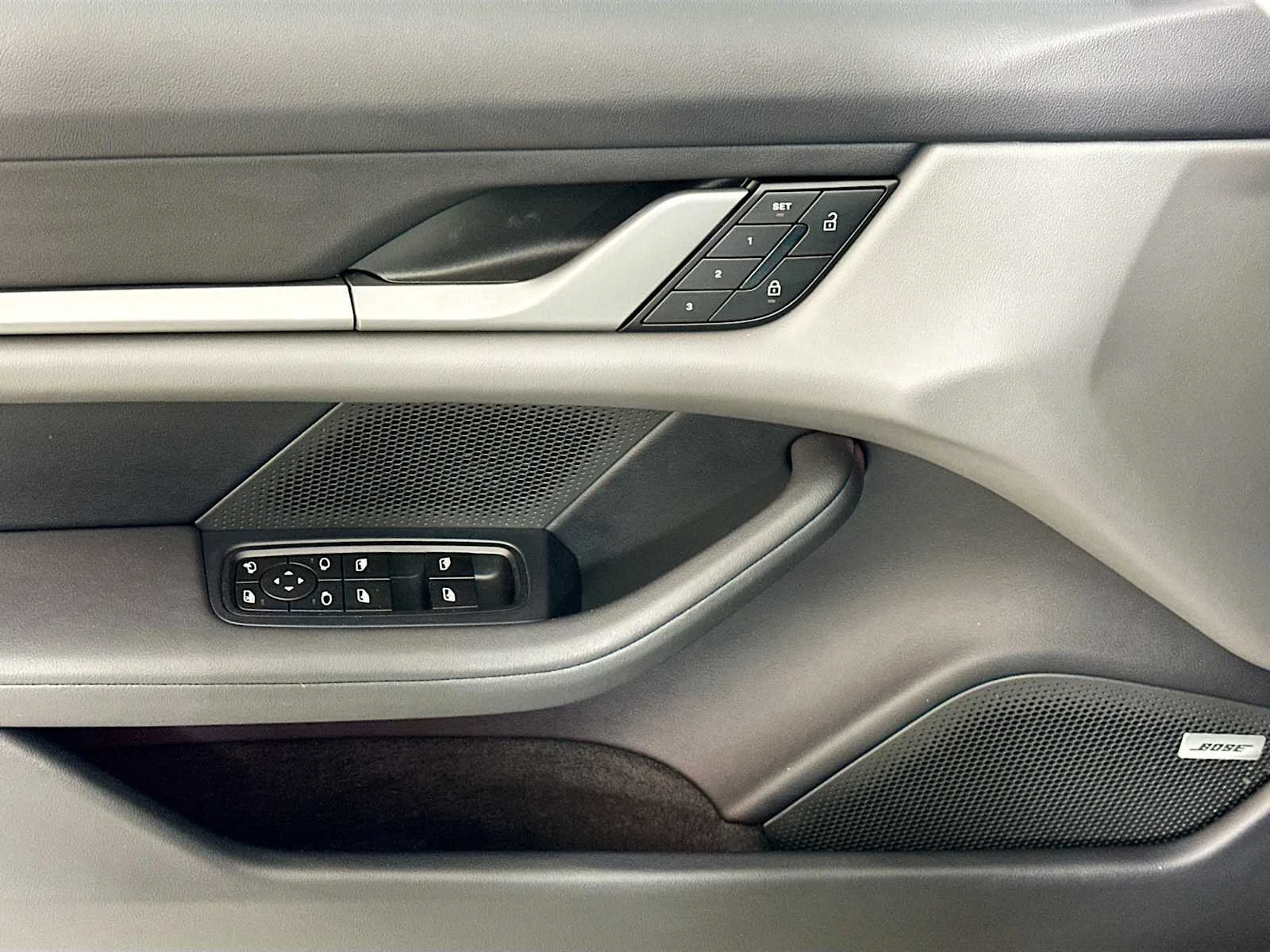 2025 Porsche Taycan Base - Photo 11