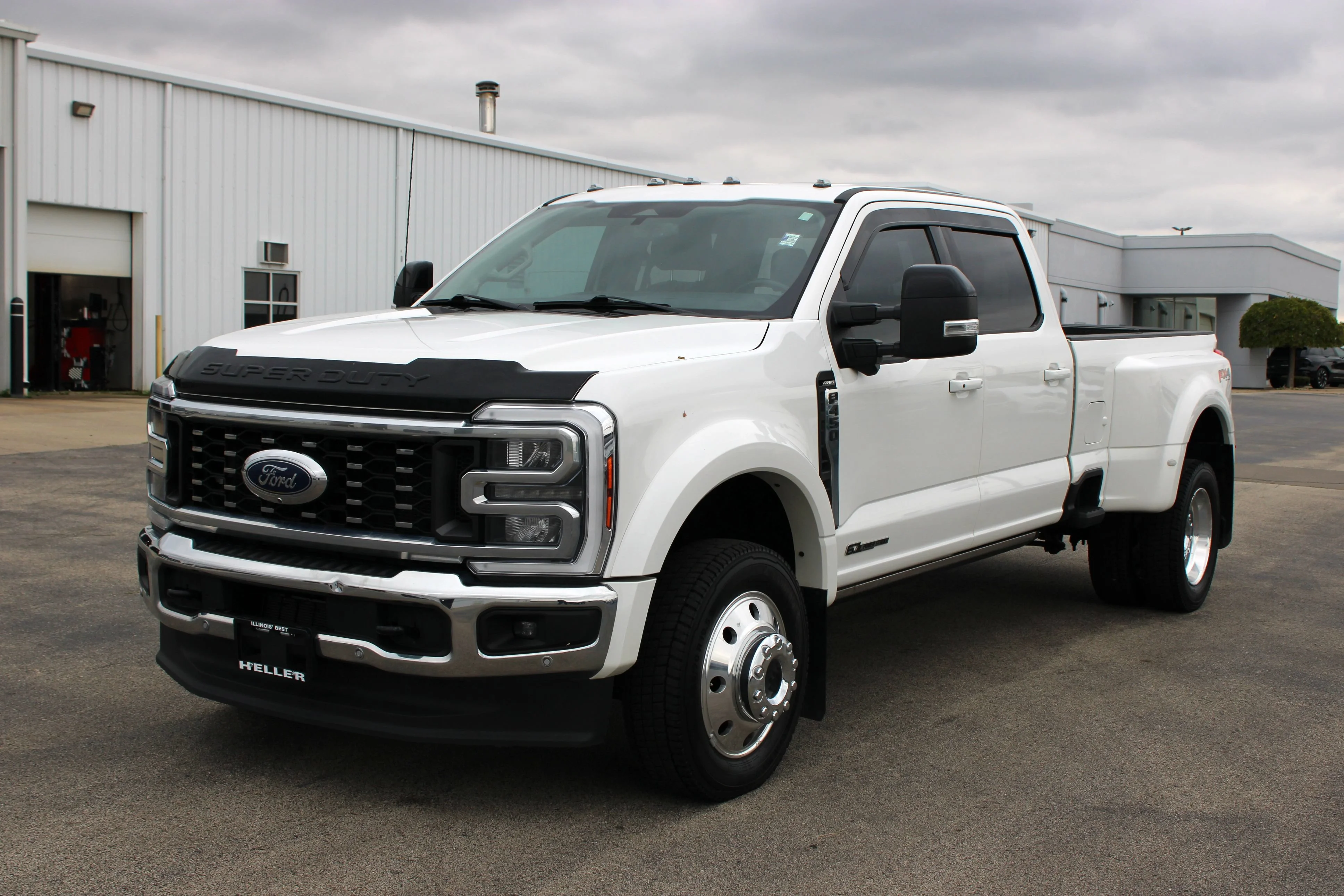 Used 2024 Star White Metallic Tri-Coat Ford Lariat image 4