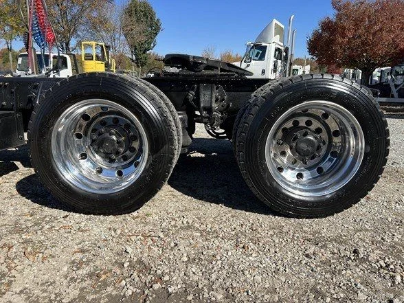 Used 2012 White Peterbilt with 4 Car Cage image 30