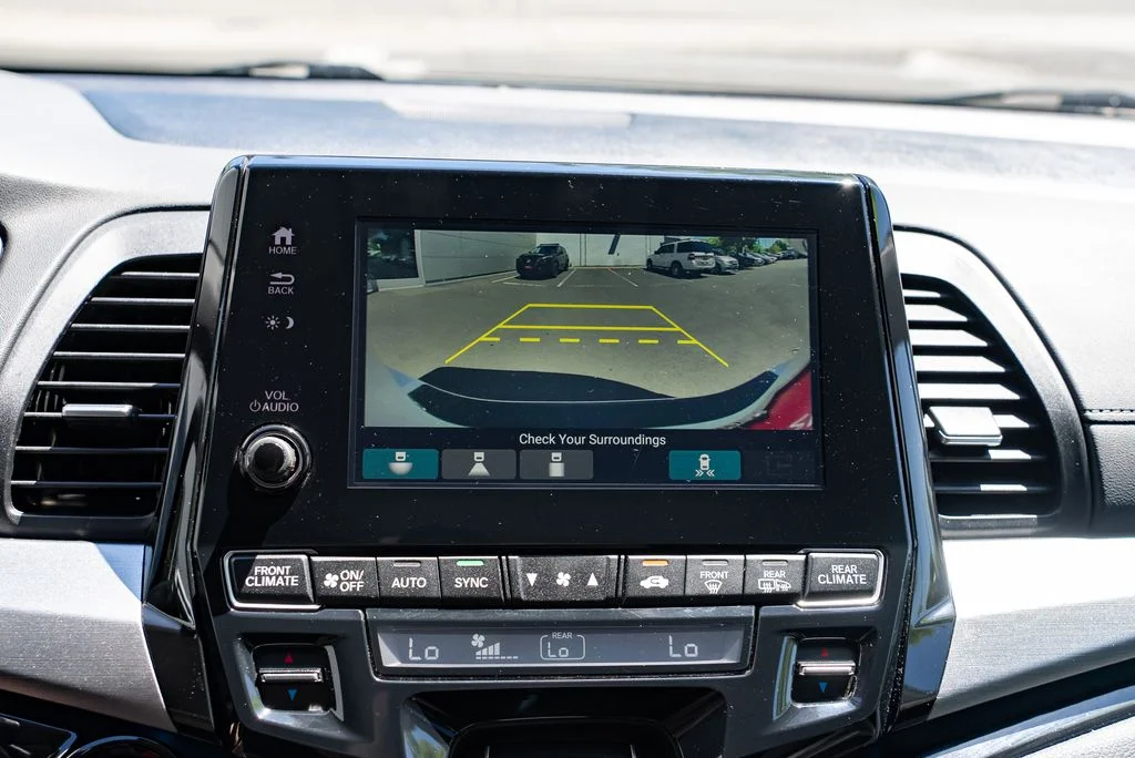 Used 2022 White Honda Touring image 17