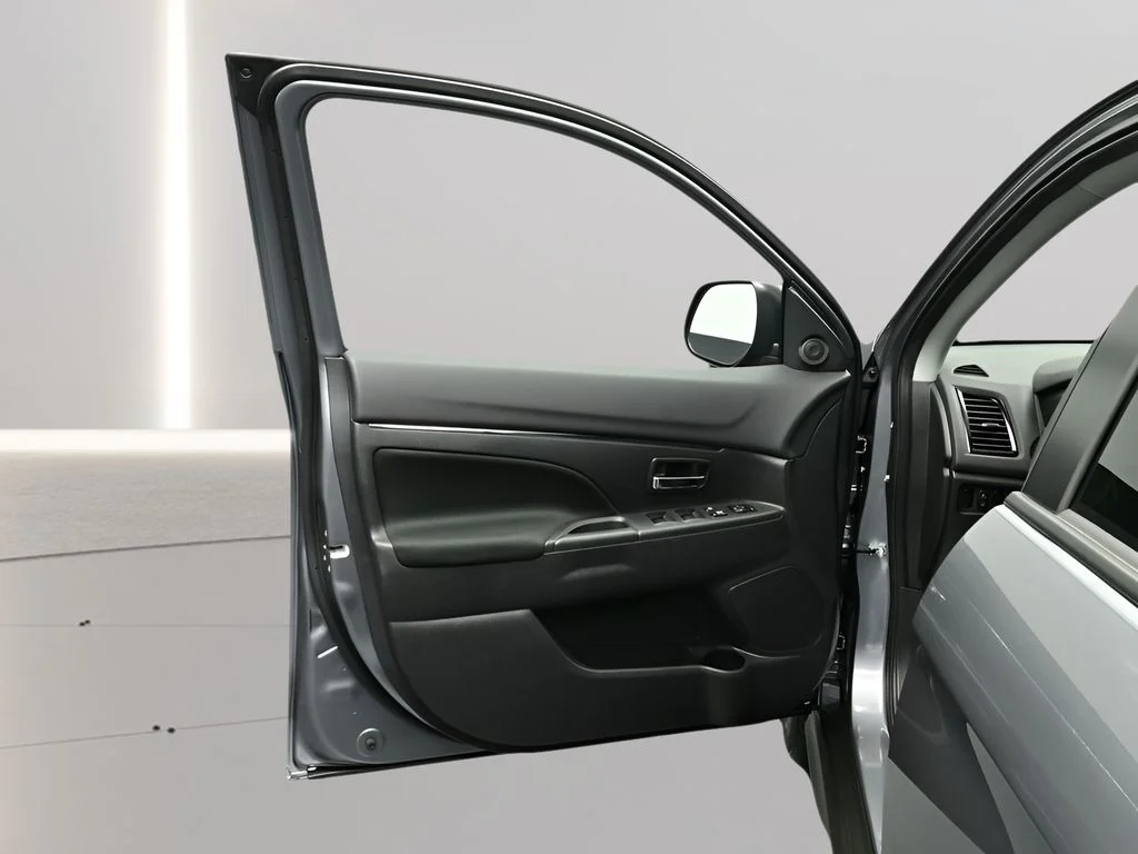New 2026 Mercury Gray Metallic Mitsubishi S image 14