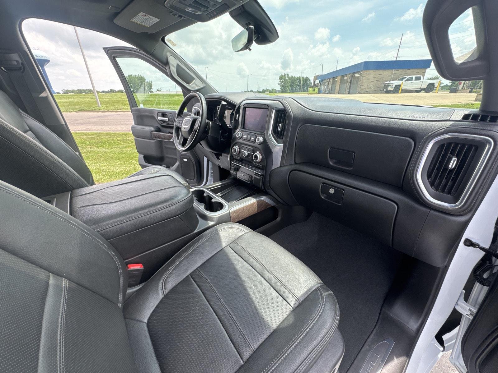 Used 2023 White Frost Tricoat GMC Denali image 16