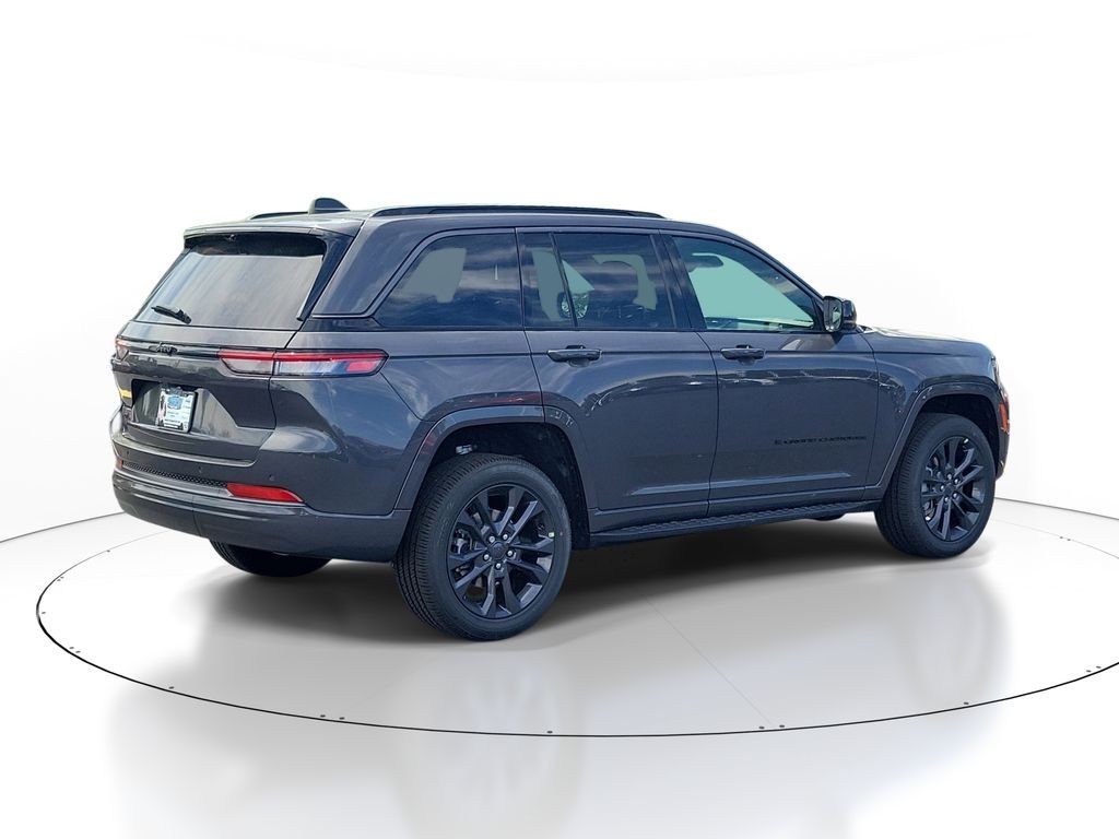 New 2026 Baltic Gray Metallic Clear-Coat Exterior Paint Jeep Limited Reserve image 4