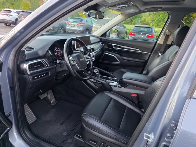 Used 2022 Silver Kia S image 14