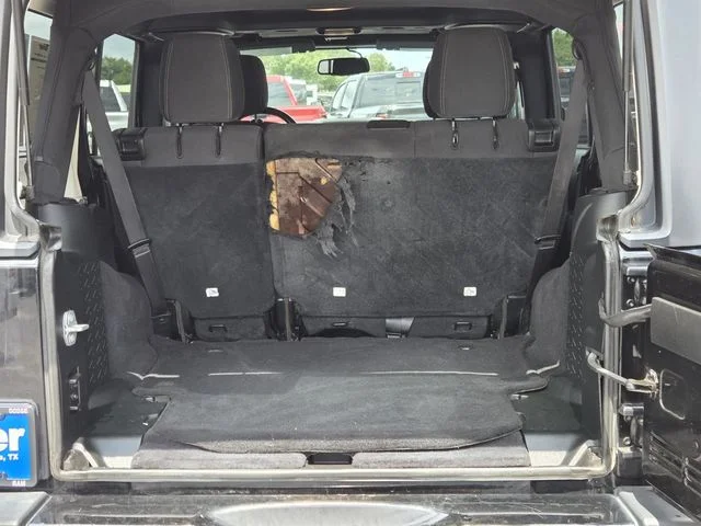 Used 2018 Black Jeep Unlimited Sahara image 9