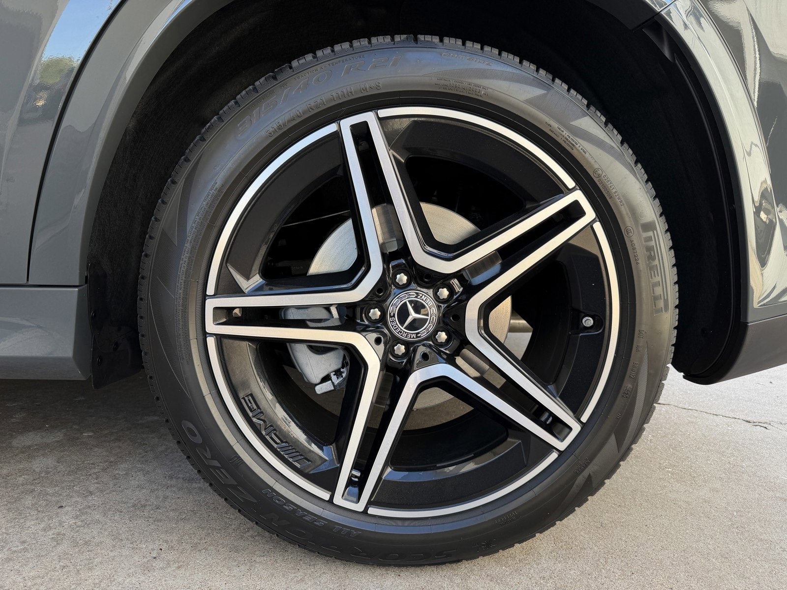 New 2026 MANUFAKTUR Silicon Grey Mercedes-Benz GLS 450 image 49