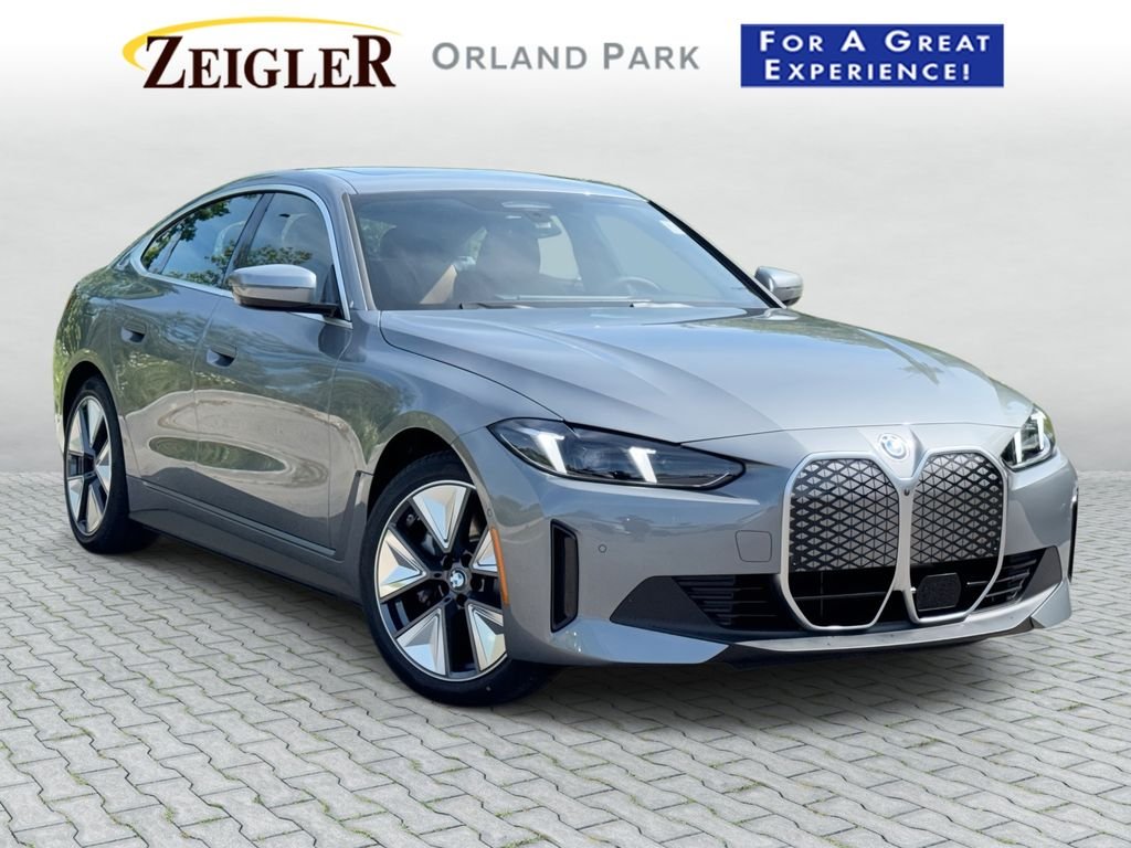 New 2026 Skyscraper Grey Metallic BMW xDrive40 image 1