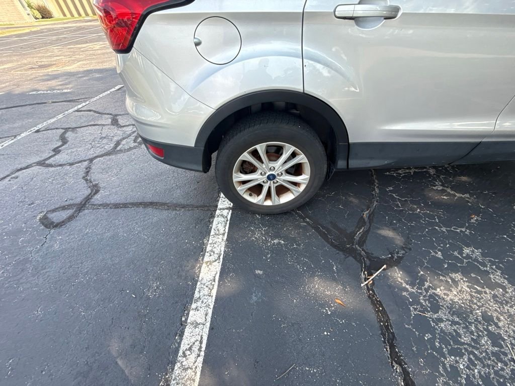 Used 2019 Silver Ford SE image 11