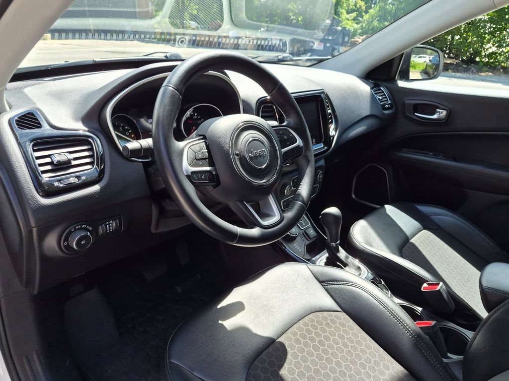 Used 2020 White Jeep Latitude image 12