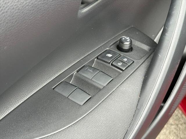 2025 Toyota Corolla LE - Photo 18