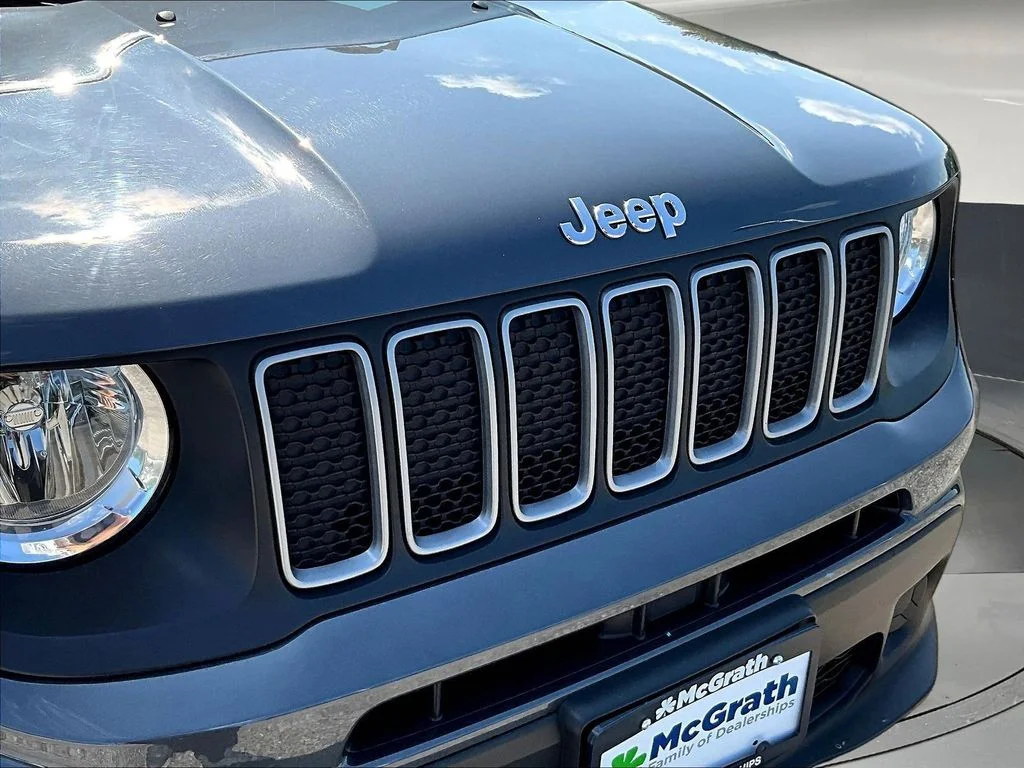 Used 2023 Gray Jeep Latitude image 33