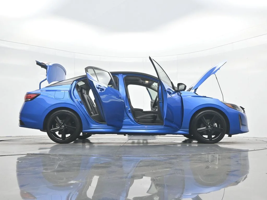 Used 2024 2t Blu Blk Roof Nissan SR image 52