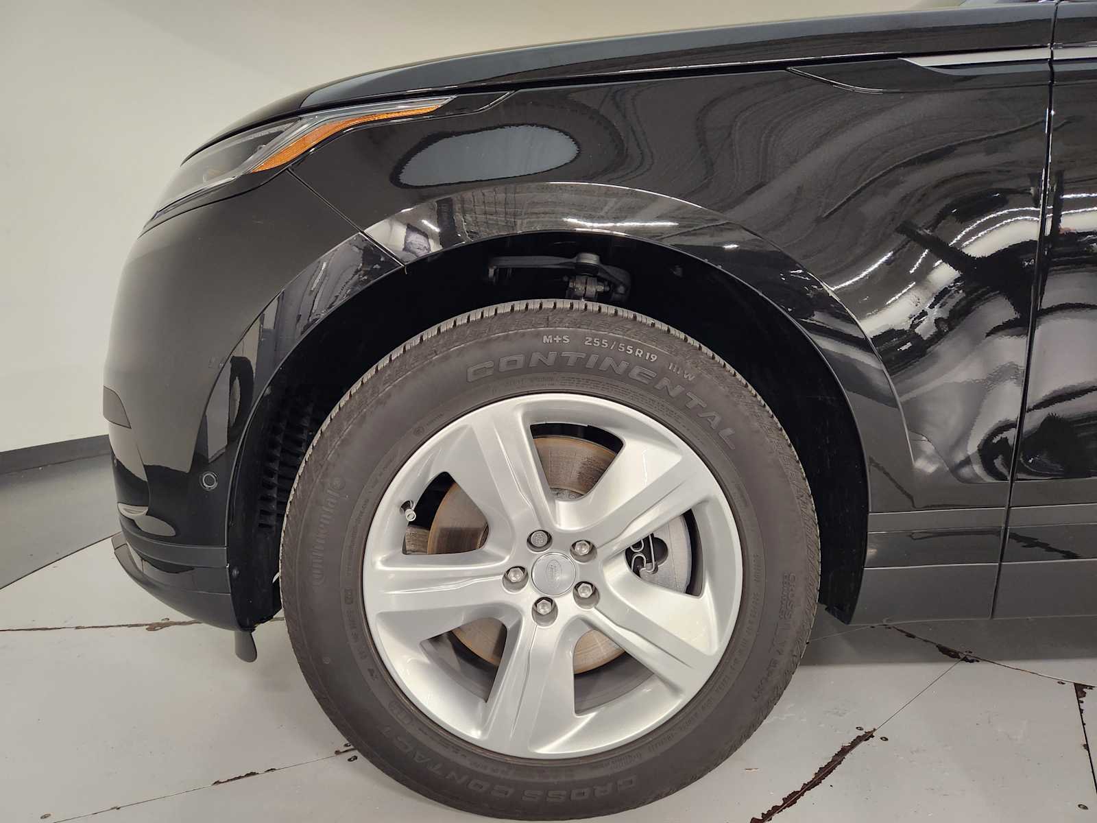 Certified Used 2026 Santorini Black Metallic Land Rover S image 11