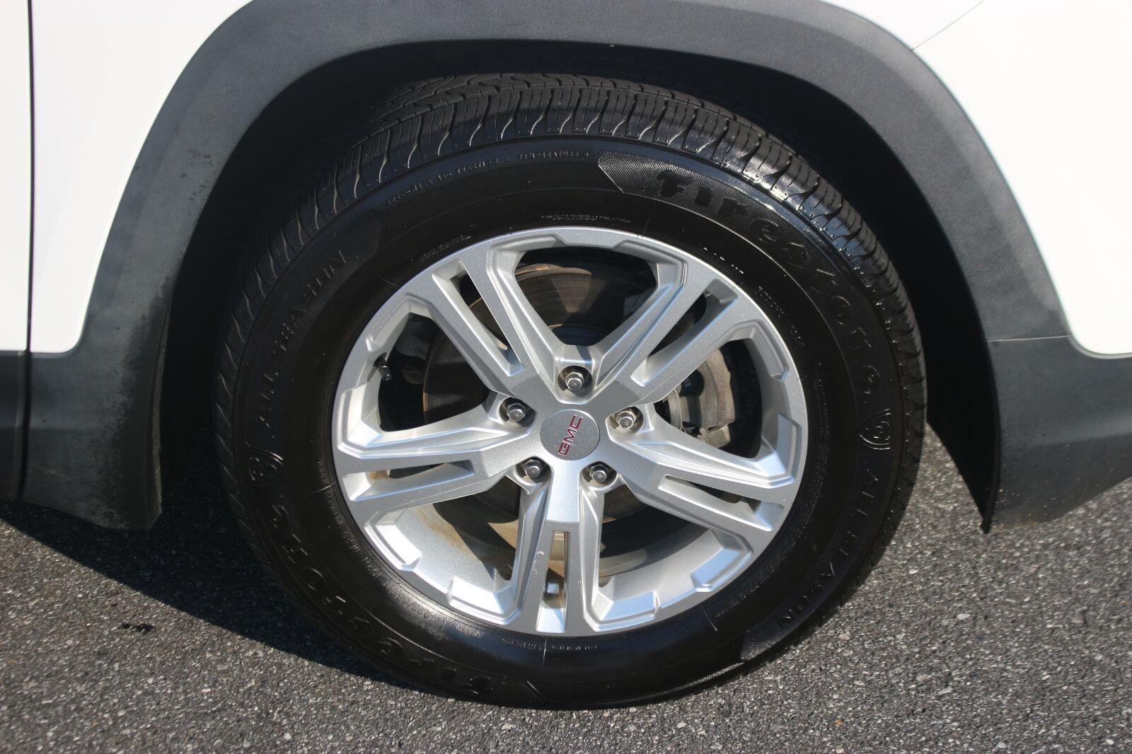 Used 2020 SUMMIT WHITE GMC SLE image 34