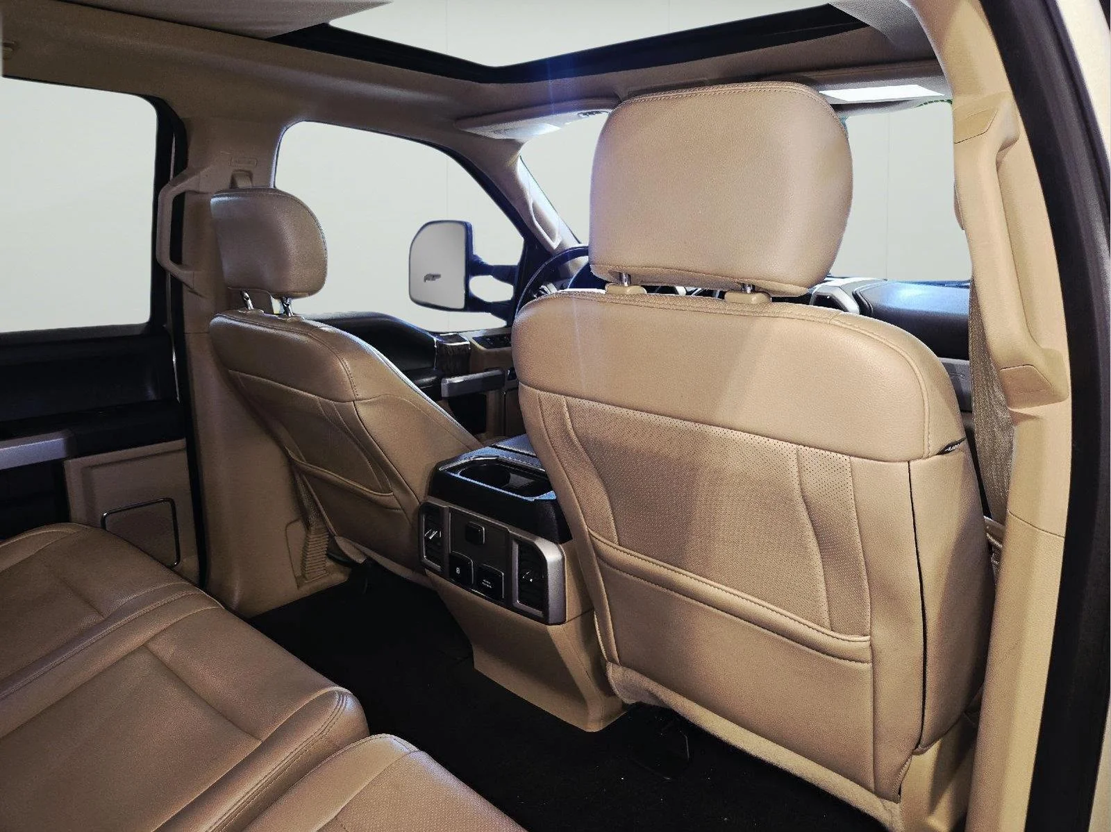 Used 2018 White Gold/Stone Gray Ford Lariat image 39