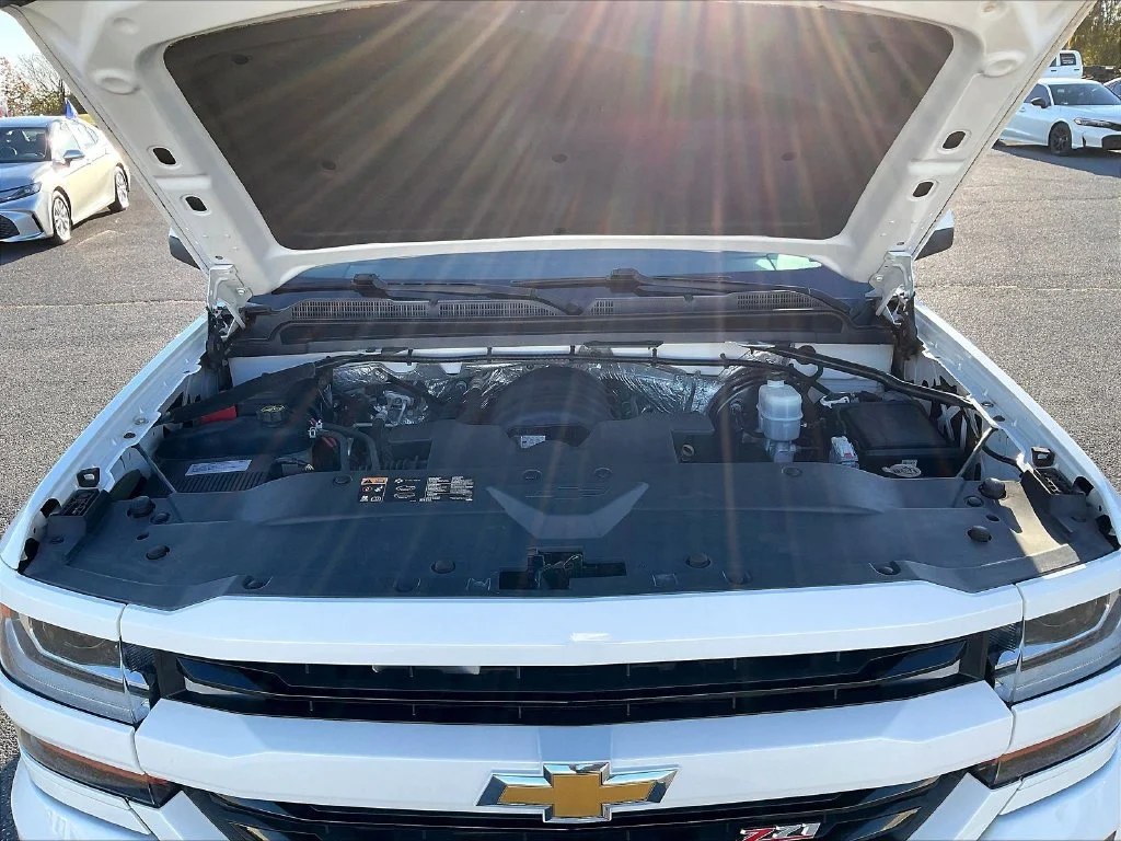 Used 2016 White Chevrolet LT image 33
