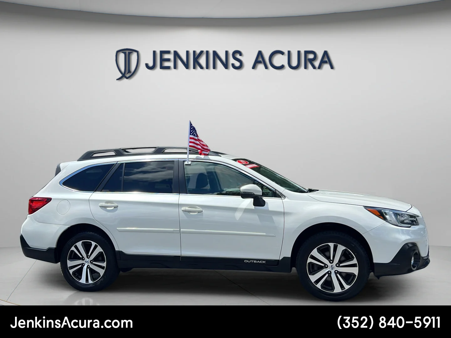 Used 2019 Crystal White Pearl Subaru Limited image 2