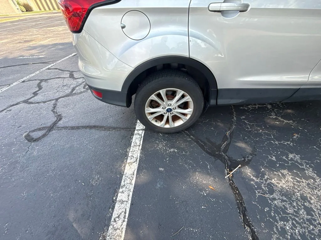 Used 2019 Silver Ford SE image 11
