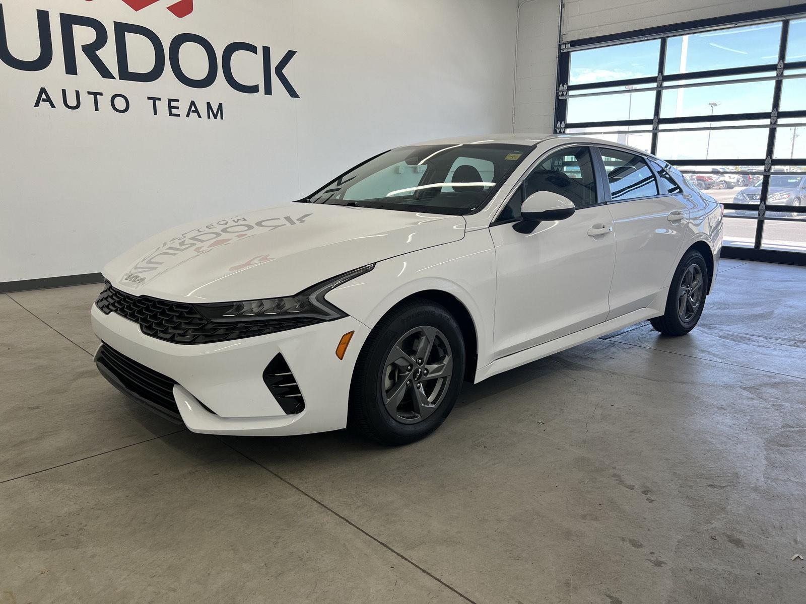 Used 2023 Glacial White Pearl Kia LXS image 5