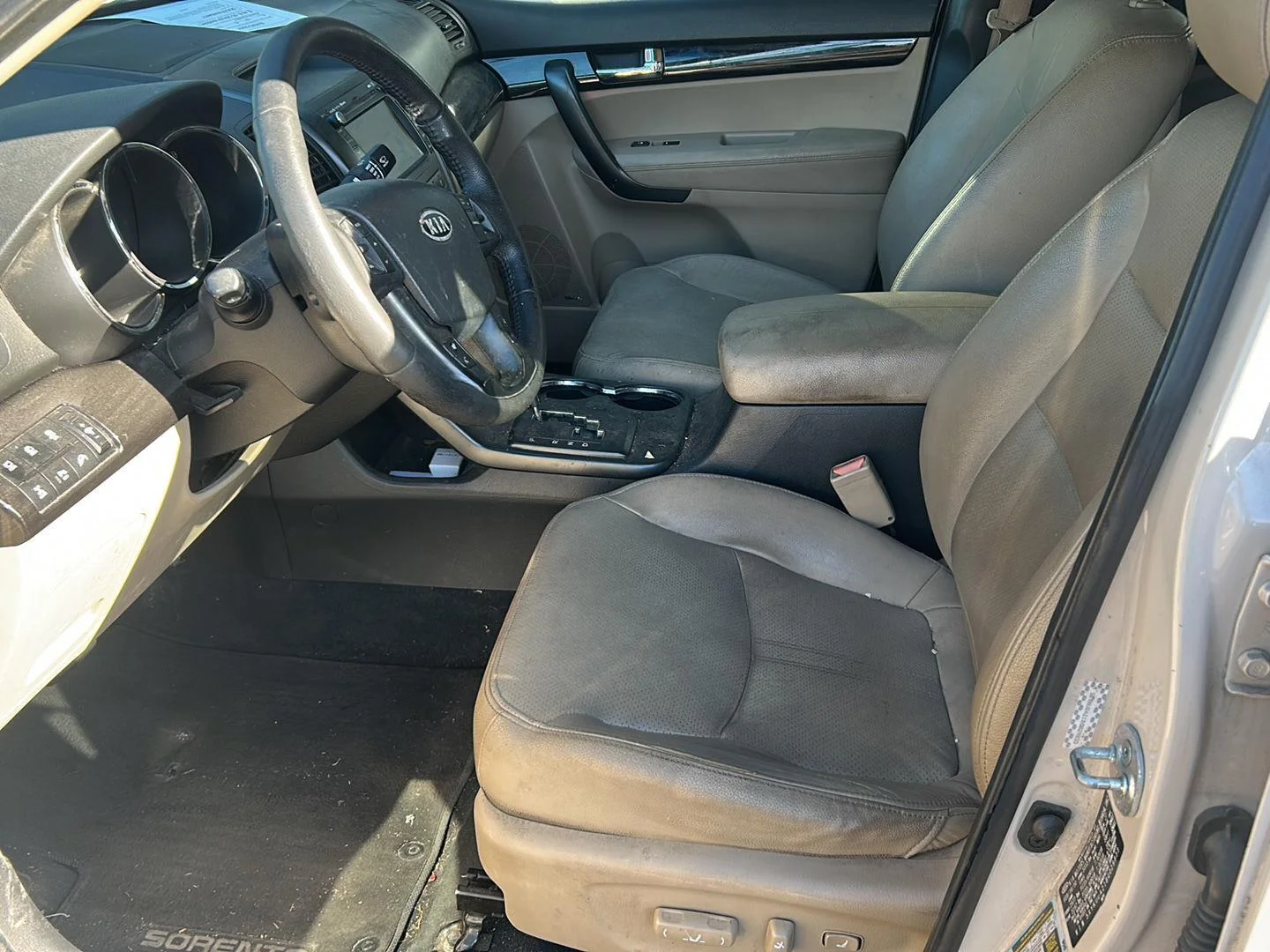 Used 2011 White Sand Beige Kia EX image 8