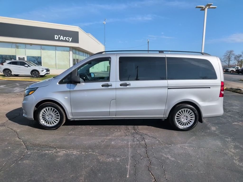 Used 2017  Mercedes-Benz Passenger image 10